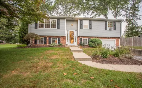 21 Bunting Rd, Warwick, RI 02889 photo 2