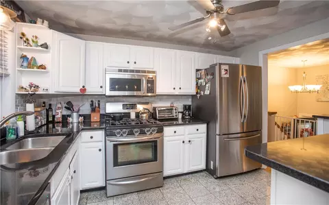 21 Bunting Rd, Warwick, RI 02889 photo 4