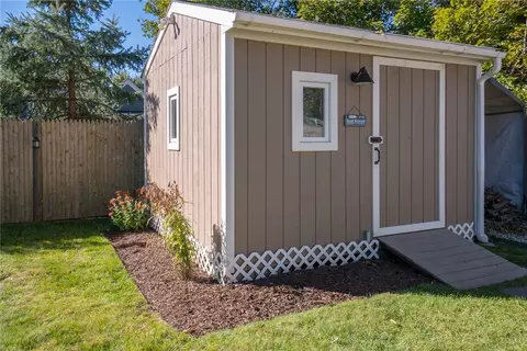 237 W Shore Rd, Warwick, RI 02889 photo 26