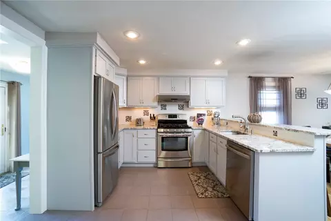 237 W Shore Rd, Warwick, RI 02889 photo 2