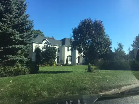 16 Phillips Ct, Cranston, RI 02921 photo 3