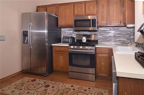 33 Gateway Ct, Warwick, RI 02889 photo 2