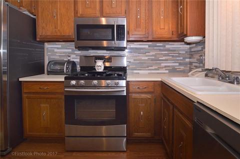 33 Gateway Ct, Warwick, RI 02889 photo 5
