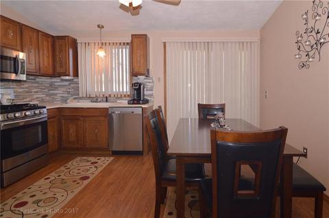 33 Gateway Ct, Warwick, RI 02889 photo 6