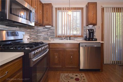 33 Gateway Ct, Warwick, RI 02889 photo 3
