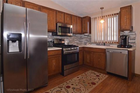 33 Gateway Ct, Warwick, RI 02889 photo 4