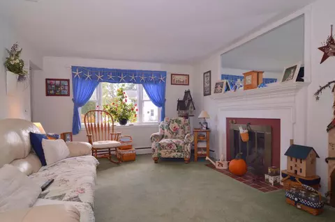 39 Lindy Ave, Warwick, RI 02889 photo 3