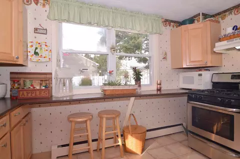 39 Lindy Ave, Warwick, RI 02889 photo 9