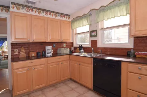 39 Lindy Ave, Warwick, RI 02889 photo 10