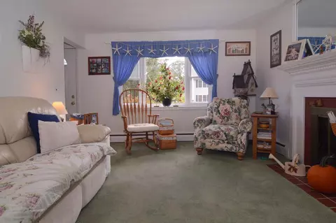 39 Lindy Ave, Warwick, RI 02889 photo 5