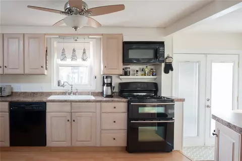 71 Normandy Dr, Warwick, RI 02886 photo 6