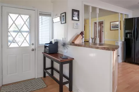71 Normandy Dr, Warwick, RI 02886 photo 4