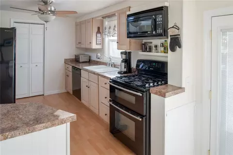 71 Normandy Dr, Warwick, RI 02886 photo 9