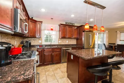 669 Scituate Ave, Cranston, RI 02921 photo 8