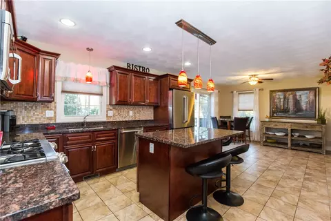 669 Scituate Ave, Cranston, RI 02921 photo 5