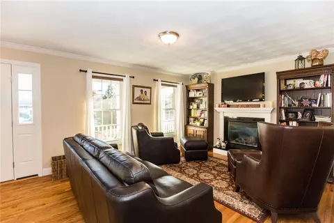 669 Scituate Ave, Cranston, RI 02921 photo 17