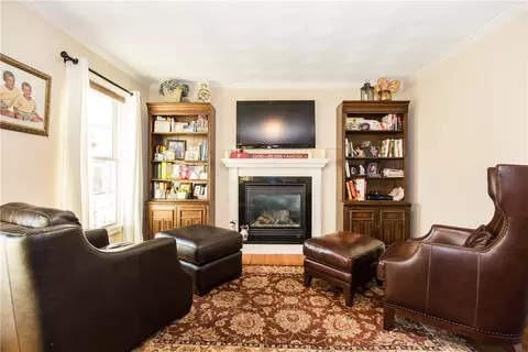 669 Scituate Ave, Cranston, RI 02921 photo 20