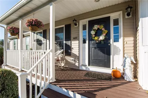 669 Scituate Ave, Cranston, RI 02921 photo 3