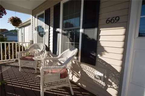669 Scituate Ave, Cranston, RI 02921 photo 4