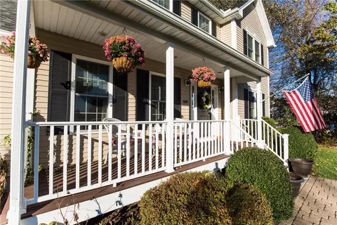 669 Scituate Ave, Cranston, RI 02921 photo 2