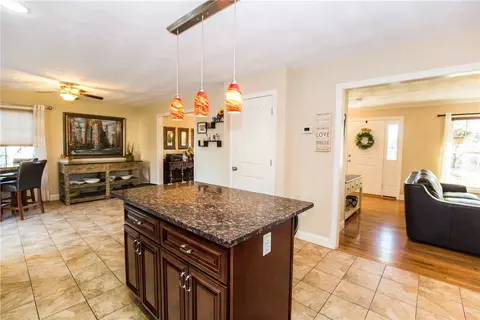 669 Scituate Ave, Cranston, RI 02921 photo 10