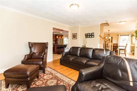 669 Scituate Ave, Cranston, RI 02921 photo 18
