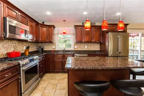 669 Scituate Ave, Cranston, RI 02921 photo 7