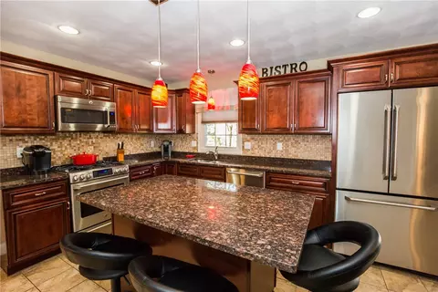669 Scituate Ave, Cranston, RI 02921 photo 6