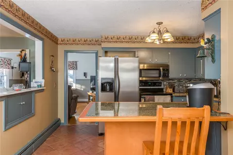 560 Mendon Rd, Woonsocket, RI 02895 photo 13
