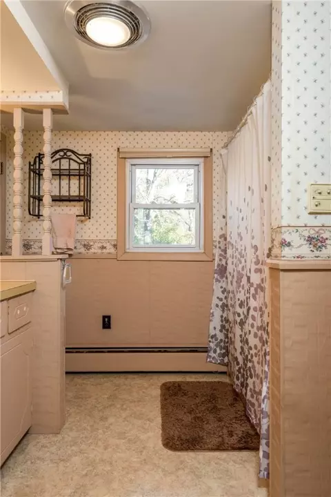 560 Mendon Rd, Woonsocket, RI 02895 photo 18