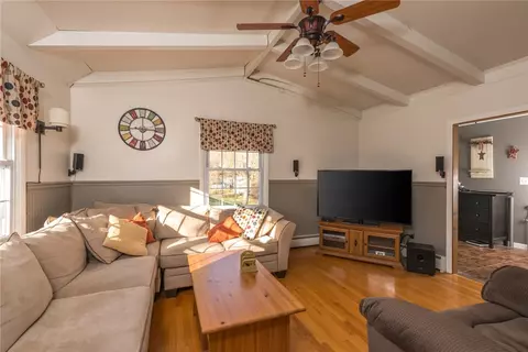 560 Mendon Rd, Woonsocket, RI 02895 photo 3