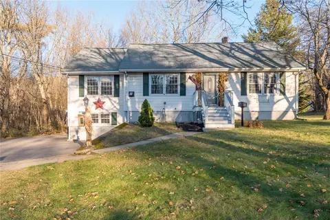 560 Mendon Rd, Woonsocket, RI 02895 photo 22