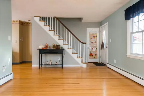 560 Mendon Rd, Woonsocket, RI 02895 photo 6