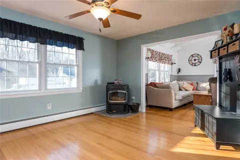 560 Mendon Rd, Woonsocket, RI 02895 photo 5