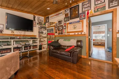560 Mendon Rd, Woonsocket, RI 02895 photo 9