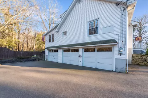560 Mendon Rd, Woonsocket, RI 02895 photo 27