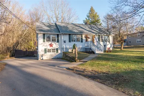 560 Mendon Rd, Woonsocket, RI 02895 photo 1