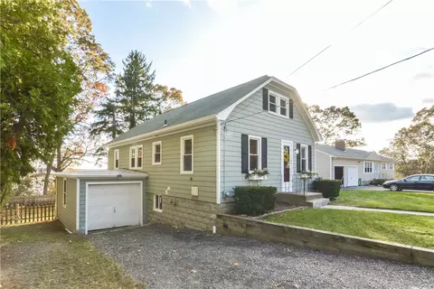 102 Davidson Rd, Warwick, RI 02886 photo 5