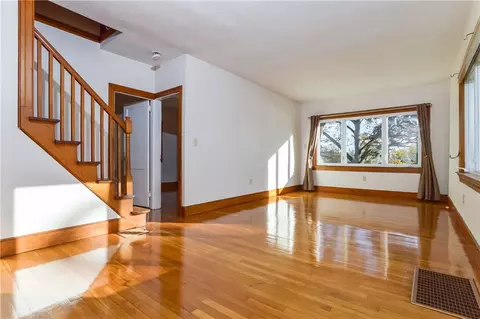 102 Davidson Rd, Warwick, RI 02886 photo 8