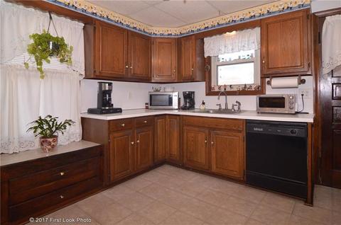140 Manolla Ave, Warwick, RI 02888 photo 8