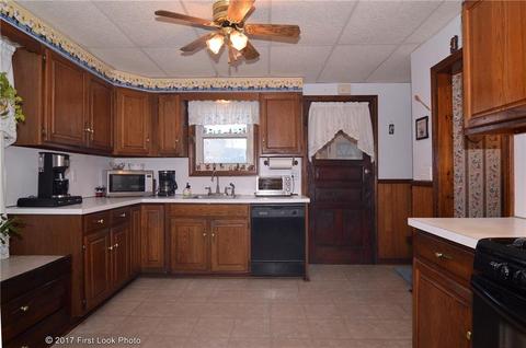 140 Manolla Ave, Warwick, RI 02888 photo 6