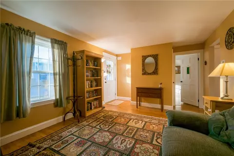 46 Arrow Ave, Warwick, RI 02886 photo 2