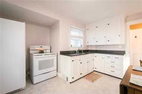 46 Arrow Ave, Warwick, RI 02886 photo 9
