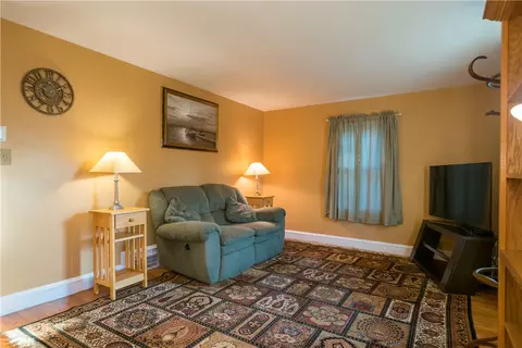 46 Arrow Ave, Warwick, RI 02886 photo 3