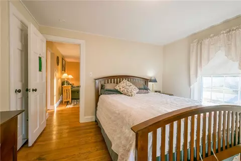 46 Arrow Ave, Warwick, RI 02886 photo 4