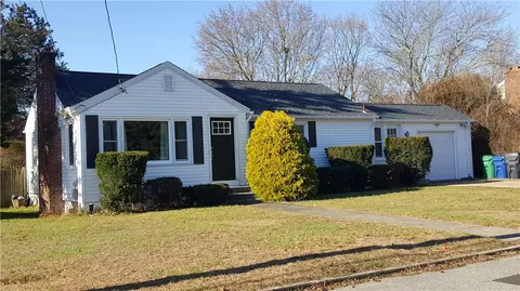 51 Keystone Dr, Warwick, RI 02889 photo 2