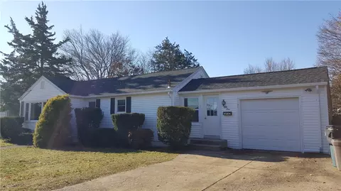 51 Keystone Dr, Warwick, RI 02889 photo 3