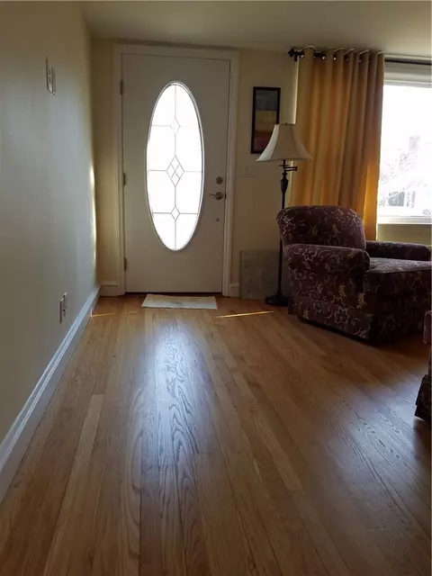 87 Freeman St, Warwick, RI 02886 photo 10