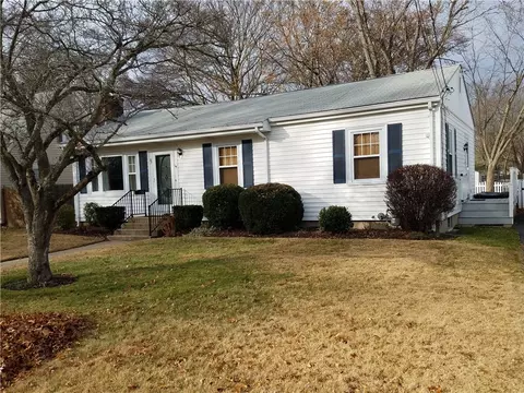 87 Freeman St, Warwick, RI 02886 photo 2