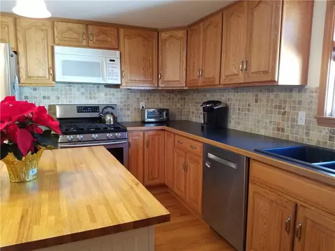 87 Freeman St, Warwick, RI 02886 photo 7
